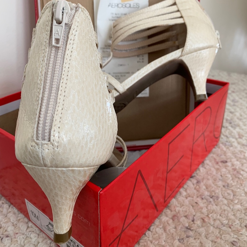 Aerosole cream colored snakeskin zipper heels size 10